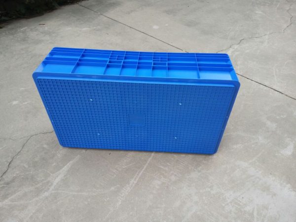 clear plastic crates with lids